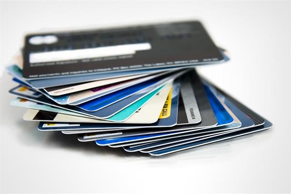 按时还款还会逾期？信用卡在还款的时候都要注意什么？