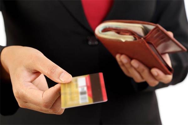 办信用卡还送保险？平安保险信用卡和车主卡哪个值得申请？